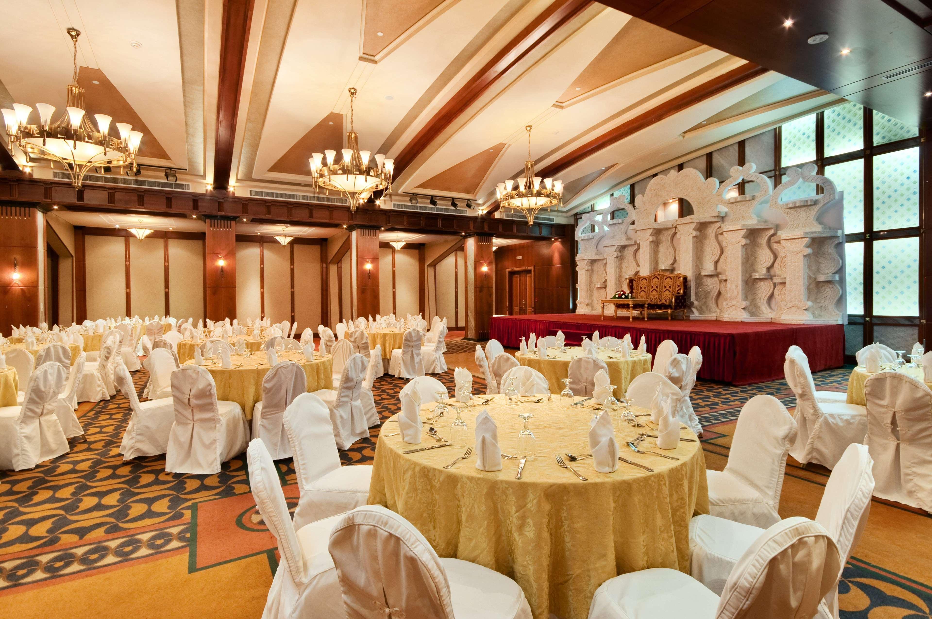 Radisson Blu & Resort, 4* Al Ain